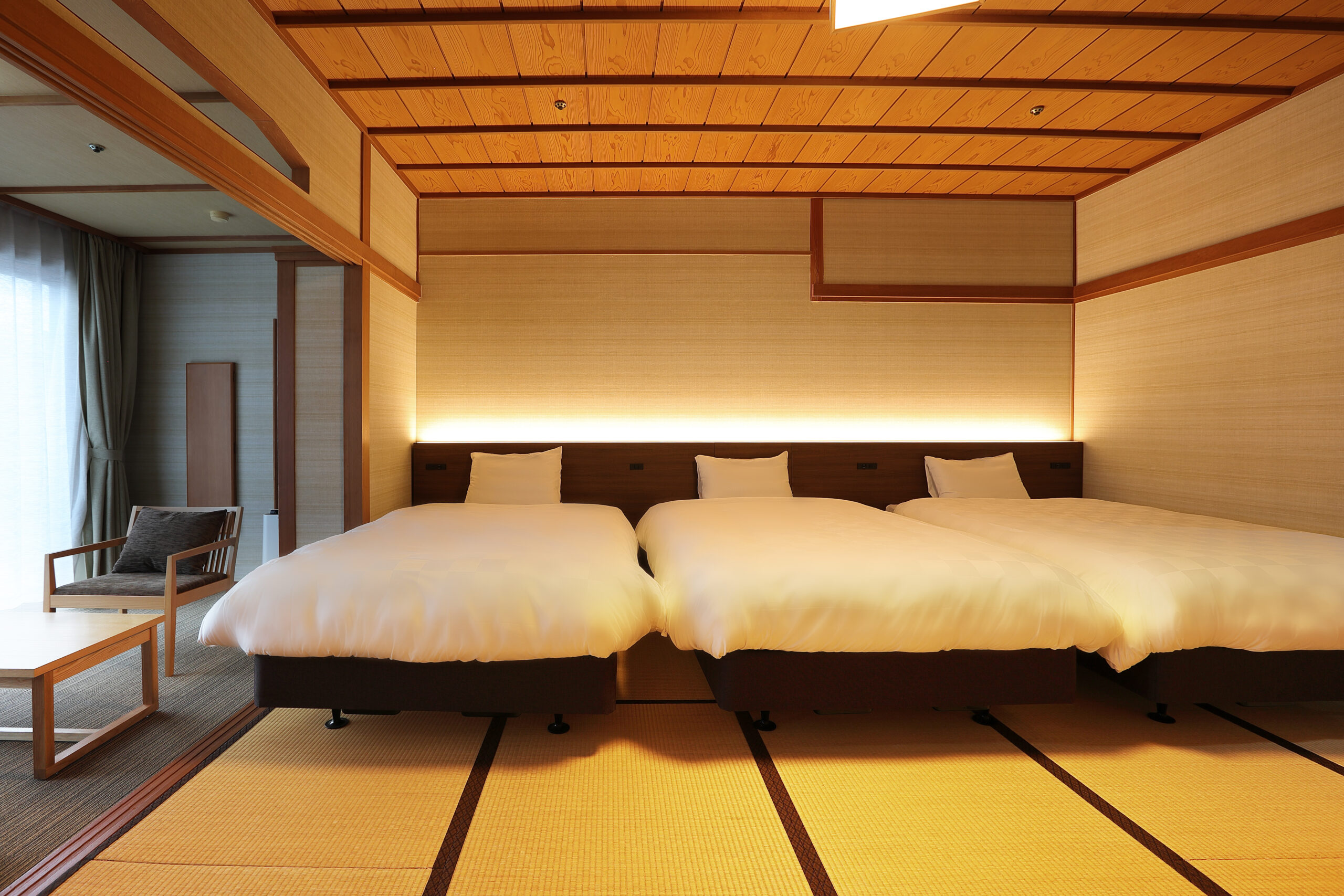 Japanese Modern Triple Room Image 1
